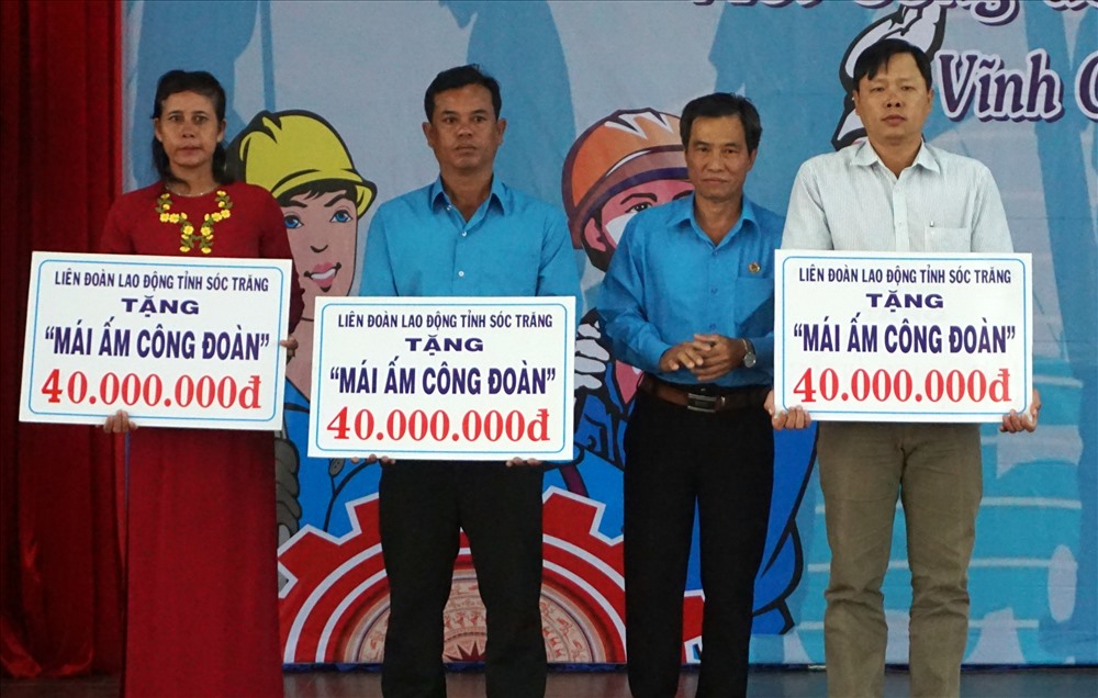 a5 Trao tượng trưng mái ấm công đoàn cho các đơn vị