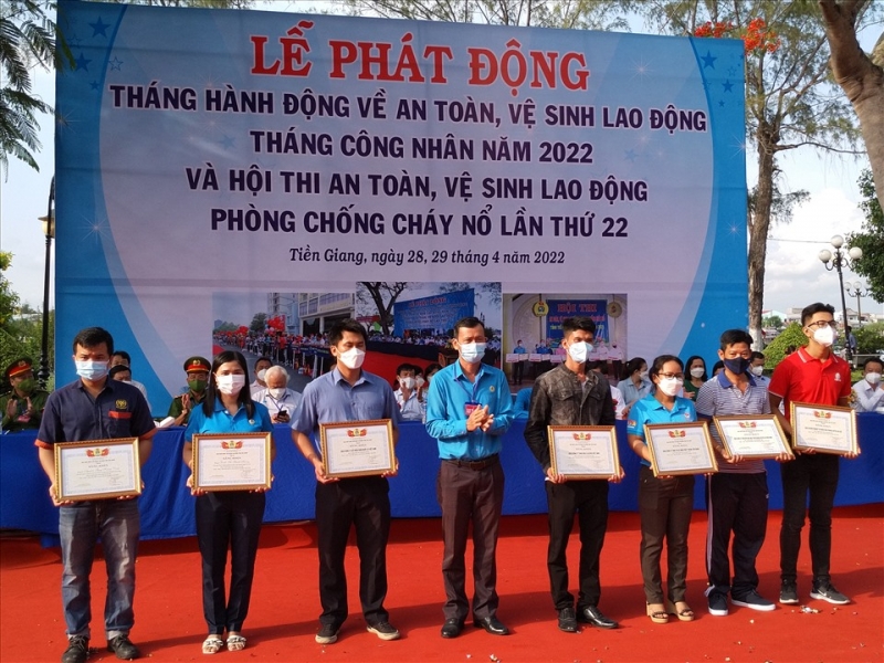 tiengiang1